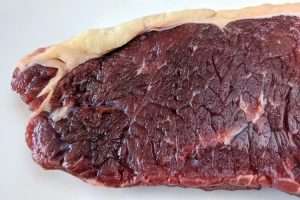 carne estará avermelhada com textura seca e emborrachada