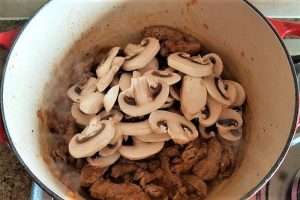 estrogonofe de carne cogumelos