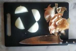 corte a cebola em 4 pedacos