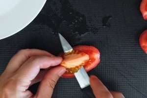 retire as sementes do tomate