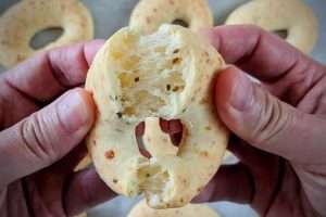 a chipa tem casquinha seca e interior macio e elástico