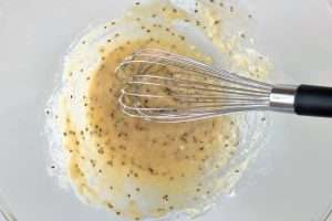 adicione ovos sal e erva-doce