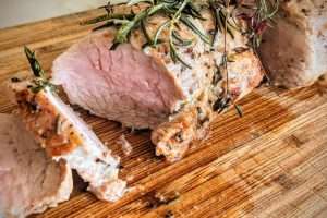 retire a carne do forno e deixe descansar antes de servir