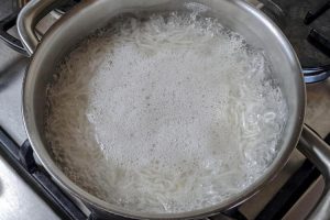 deixe cozinhar por cerca de 8 a 10 minutos em água abundante
