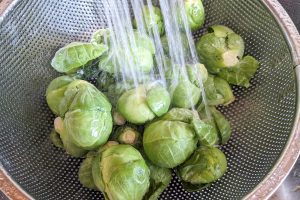 lave bem a couve-de-bruxelas
