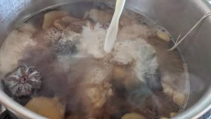 adicione o chá e o leite