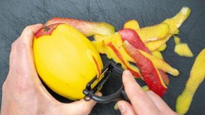 descasque e corte a manga