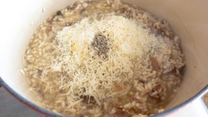 adicione a manteiga e o parmesão