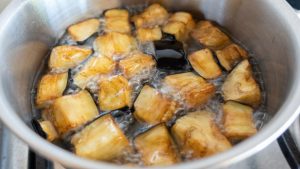 frite até que que berinjela esteja bem dourada