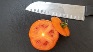 corte a parte superior do tomate