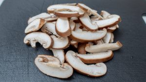 corte o cogumelo shitake