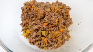 deixe a carne moida esfriar um pouco
