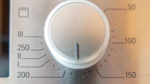 preaqueça o forno a 180 graus Celsius