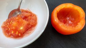 retire a polpa do tomate