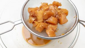 retire o frango da marinada