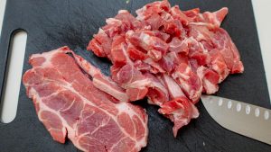 cortar carne em tiras