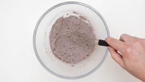 misturar ingredientes secos